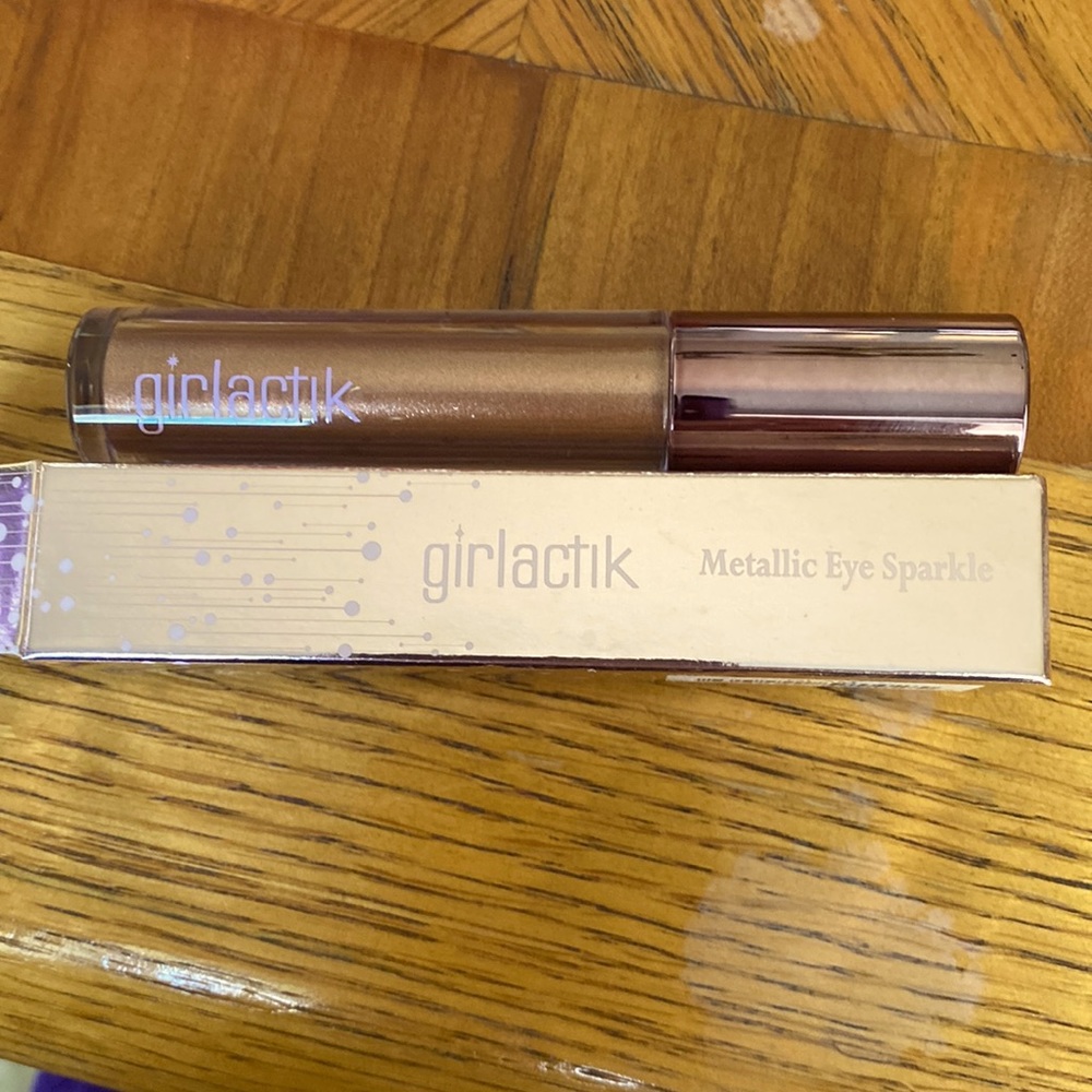 Girlactik Metallic Eye Sparkle shadow